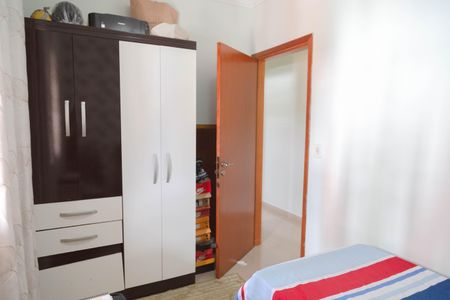Casa à venda com 200m², 3 quartos e 4 vagas Casa à venda com 200m², 3 quartos e 4 vagasQuarto 2