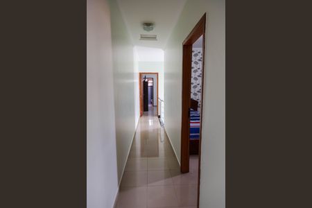 Casa à venda com 200m², 3 quartos e 4 vagas Casa à venda com 200m², 3 quartos e 4 vagasCorredor