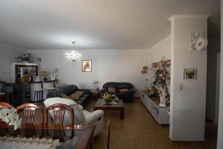 Casa à venda com 296m², 3 quartos e 3 vagasSala