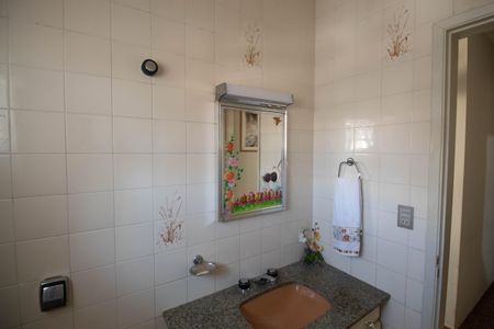 Casa à venda com 296m², 3 quartos e 3 vagasBanheiro 1