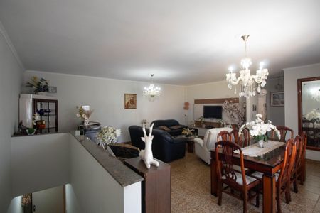 Casa à venda com 296m², 3 quartos e 3 vagasSala