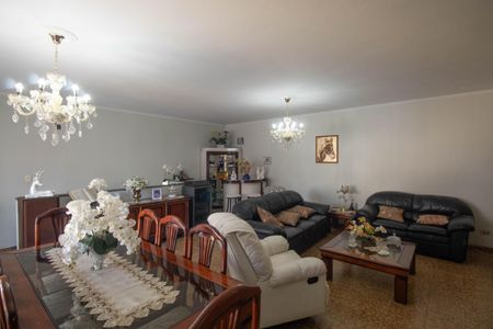 Casa à venda com 296m², 3 quartos e 3 vagasSala