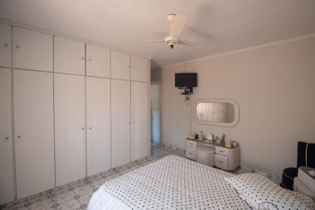 Casa à venda com 296m², 3 quartos e 3 vagasSuíte