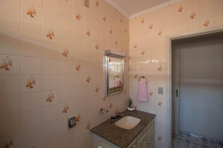 Casa à venda com 296m², 3 quartos e 3 vagasBanheiro da Suíte