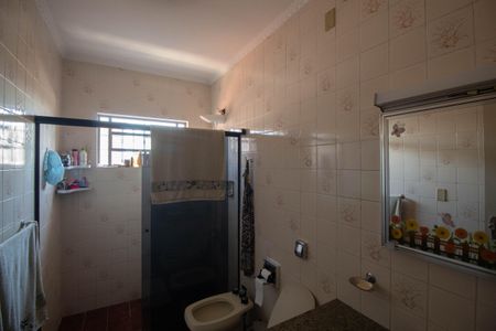 Casa à venda com 296m², 3 quartos e 3 vagasBanheiro 2