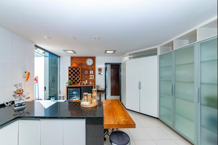 Casa à venda com 462m², 5 quartos e 4 vagasCozinha