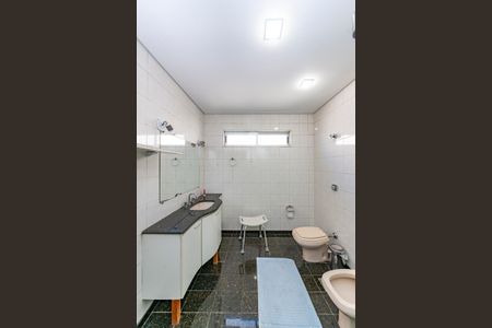 Casa à venda com 462m², 5 quartos e 4 vagasBanheiro da Suíte 2