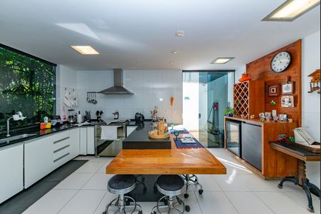 Casa à venda com 462m², 5 quartos e 4 vagasCozinha