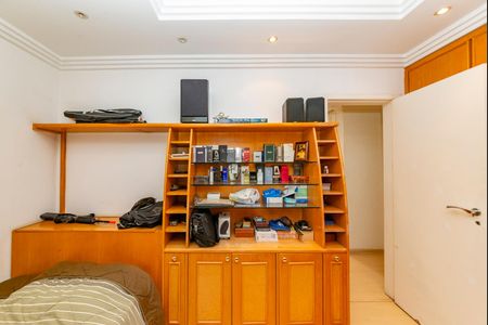 Casa à venda com 462m², 5 quartos e 4 vagasQuarto 2