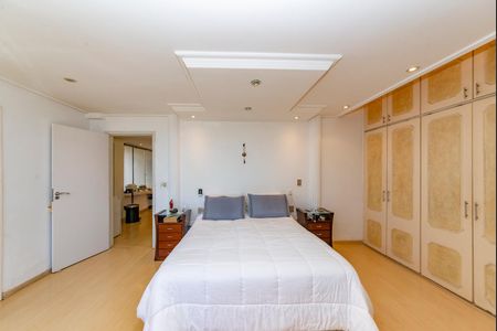 Casa à venda com 462m², 5 quartos e 4 vagasSuíte 1