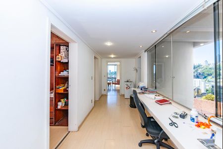 Casa à venda com 462m², 5 quartos e 4 vagasCorredor