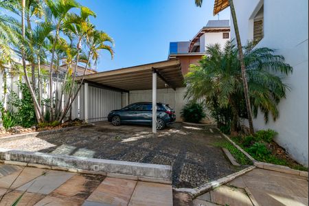 Casa à venda com 462m², 5 quartos e 4 vagasEntrada - Garagem