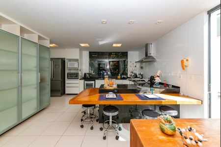 Casa à venda com 462m², 5 quartos e 4 vagasCozinha