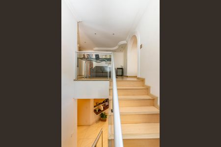 Casa à venda com 462m², 5 quartos e 4 vagasEscada