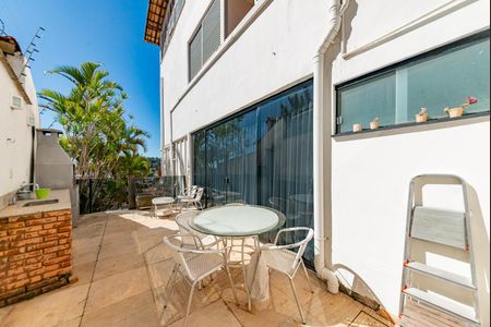 Casa à venda com 462m², 5 quartos e 4 vagasÁrea externa