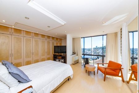 Casa à venda com 462m², 5 quartos e 4 vagasSuíte 1