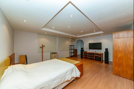 Casa à venda com 462m², 5 quartos e 4 vagasSuíte 2