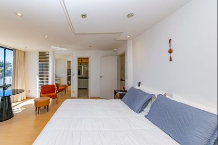 Casa à venda com 462m², 5 quartos e 4 vagasSuíte 1