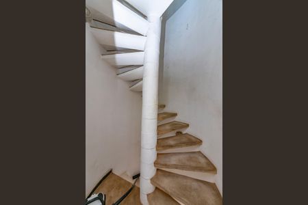 Casa à venda com 462m², 5 quartos e 4 vagasEscada