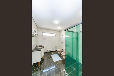 Casa à venda com 462m², 5 quartos e 4 vagasBanheiro da Suíte 2