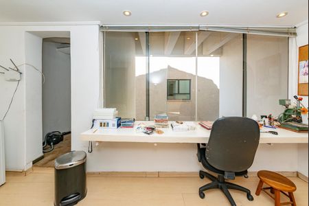 Casa à venda com 462m², 5 quartos e 4 vagasCorredor