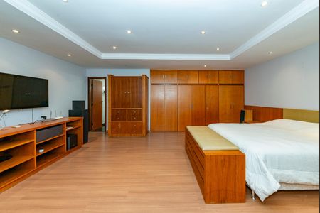 Casa à venda com 462m², 5 quartos e 4 vagasSuíte 2