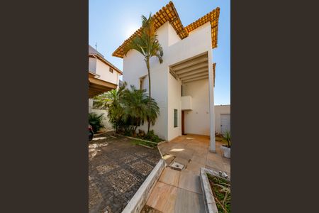 Casa à venda com 462m², 5 quartos e 4 vagasEntrada - Garagem