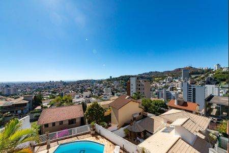 Casa à venda com 462m², 5 quartos e 4 vagasSuíte 1