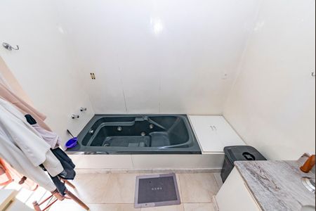 Casa à venda com 462m², 5 quartos e 4 vagasBanheiro da Suíte 1