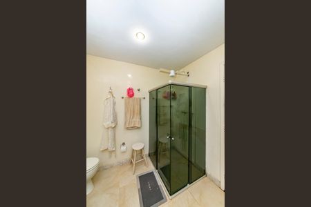 Casa à venda com 462m², 5 quartos e 4 vagasBanheiro da Suíte 1