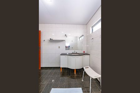 Casa à venda com 462m², 5 quartos e 4 vagasBanheiro da Suíte 2