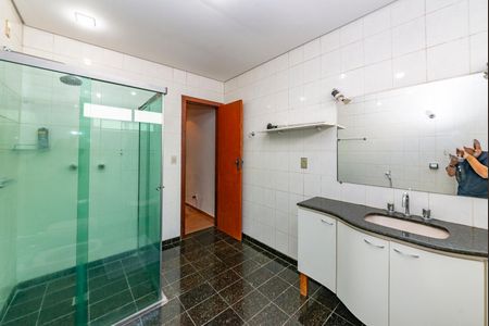 Casa à venda com 462m², 5 quartos e 4 vagasBanheiro da Suíte 2