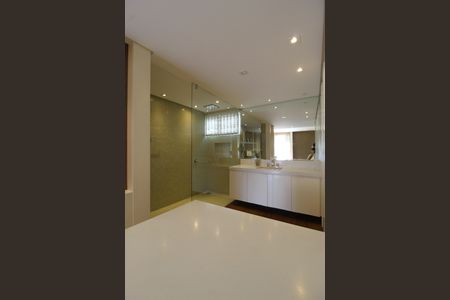 Apartamento à venda com 400m², 4 quartos e 2 vagasBanheiro da Suíte 2