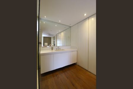 Apartamento à venda com 400m², 4 quartos e 2 vagasBanheiro da Suíte 2