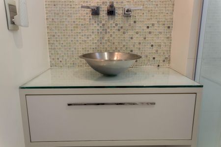 Apartamento à venda com 130m², 3 quartos e 2 vagas Apartamento à venda com 130m², 3 quartos e 2 vagasBanheiro da Suíte 2