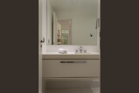 Apartamento à venda com 130m², 3 quartos e 2 vagas Apartamento à venda com 130m², 3 quartos e 2 vagasBanheiro da Suíte 3