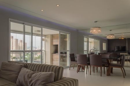 Apartamento à venda com 130m², 3 quartos e 2 vagas Apartamento à venda com 130m², 3 quartos e 2 vagasSala