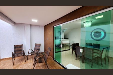 Casa à venda com 350m², 4 quartos e 4 vagas Casa à venda com 350m², 4 quartos e 4 vagasVaranda da Sala