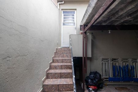 Casa para alugar com 270m², 3 quartos e 2 vagas Casa para alugar com 270m², 3 quartos e 2 vagasEscada