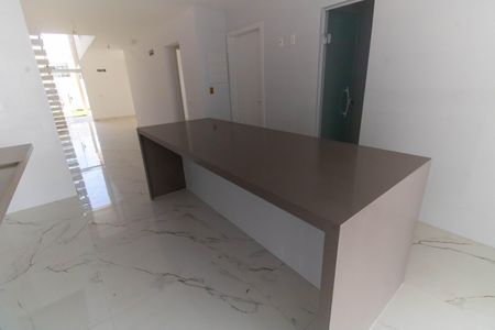 Casa à venda com 240m², 4 quartos e 2 vagas Casa à venda com 240m², 4 quartos e 2 vagasCozinha