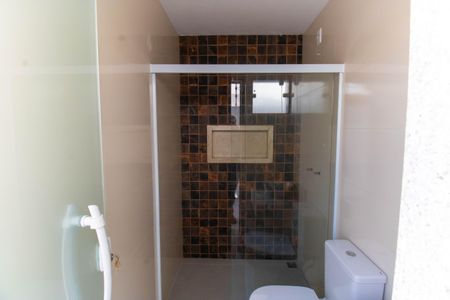 Casa à venda com 240m², 4 quartos e 2 vagas Casa à venda com 240m², 4 quartos e 2 vagasÁrea externa - Banheiro
