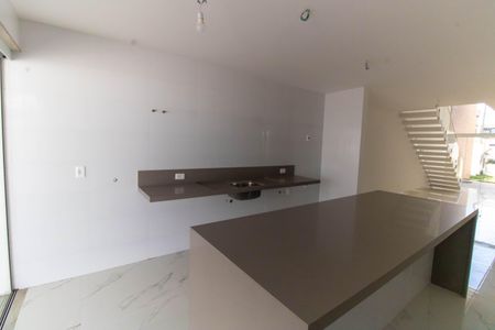 Casa à venda com 240m², 4 quartos e 2 vagas Casa à venda com 240m², 4 quartos e 2 vagasCozinha