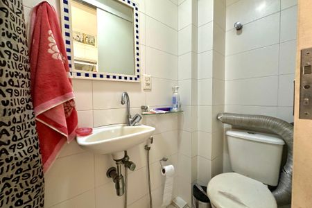 Apartamento à venda com 128m², 3 quartos e 1 vaga Apartamento à venda com 128m², 3 quartos e 1 vagaBanheiro de Serviço