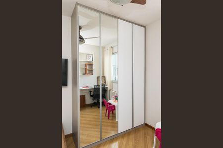 Apartamento à venda com 160m², 4 quartos e 1 vagaQuarto 2 - Armários