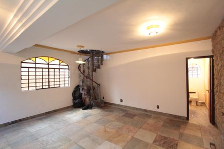 Casa à venda com 380m², 4 quartos e 6 vagasSala de Estar 3