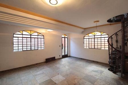 Casa à venda com 380m², 4 quartos e 6 vagasSala de Estar 3