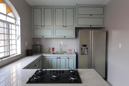 Casa à venda com 380m², 4 quartos e 6 vagasCozinha