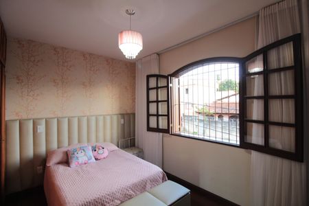 Casa à venda com 380m², 4 quartos e 6 vagasQuarto