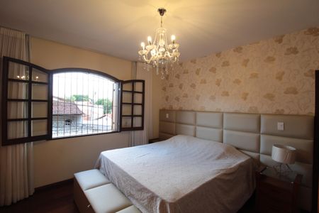 Casa à venda com 380m², 4 quartos e 6 vagasSuíte 1