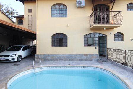 Casa à venda com 380m², 4 quartos e 6 vagasPiscina